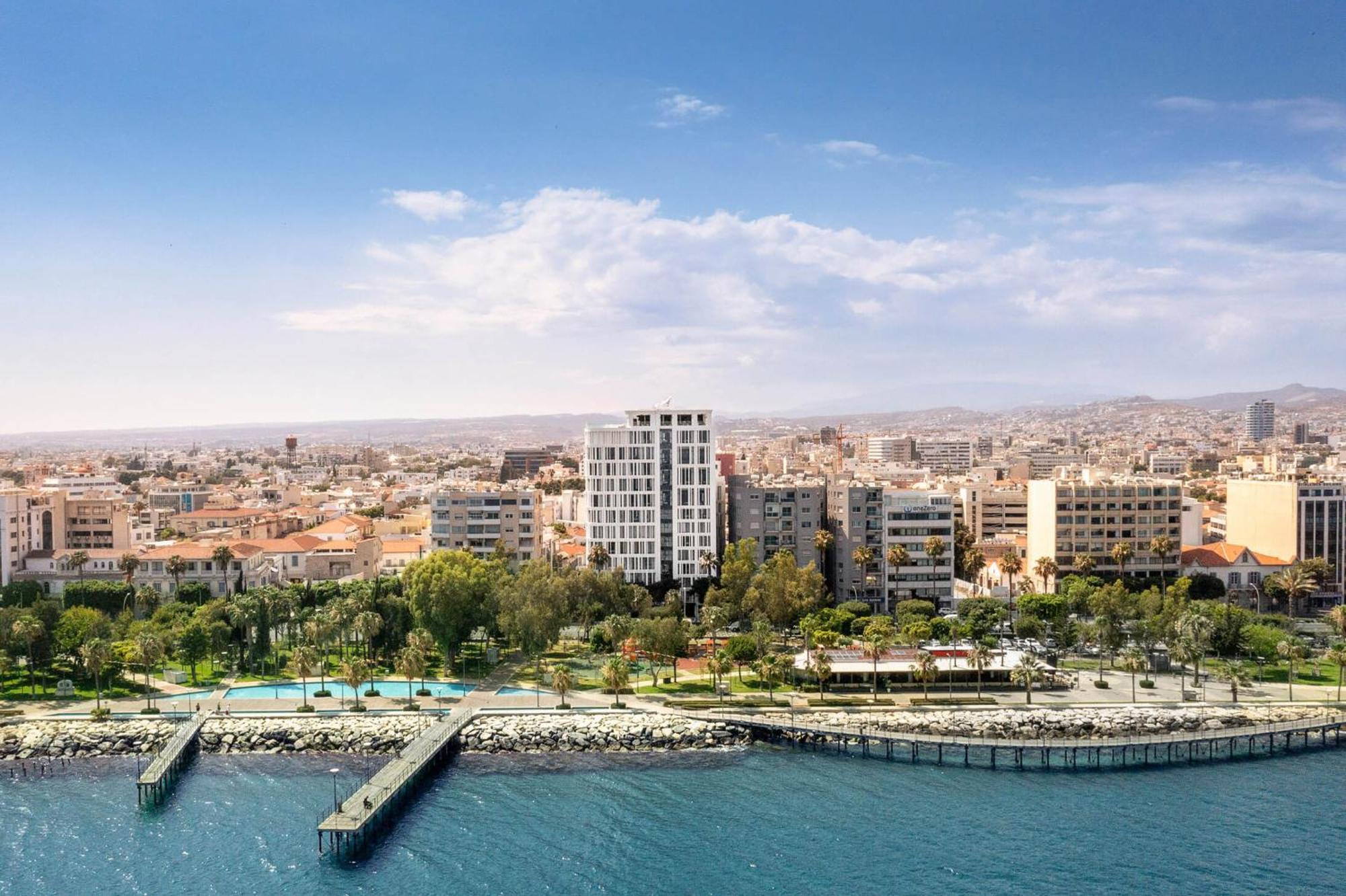 Nyx Hotel Limassol By Leonardo Hotels Buitenkant foto